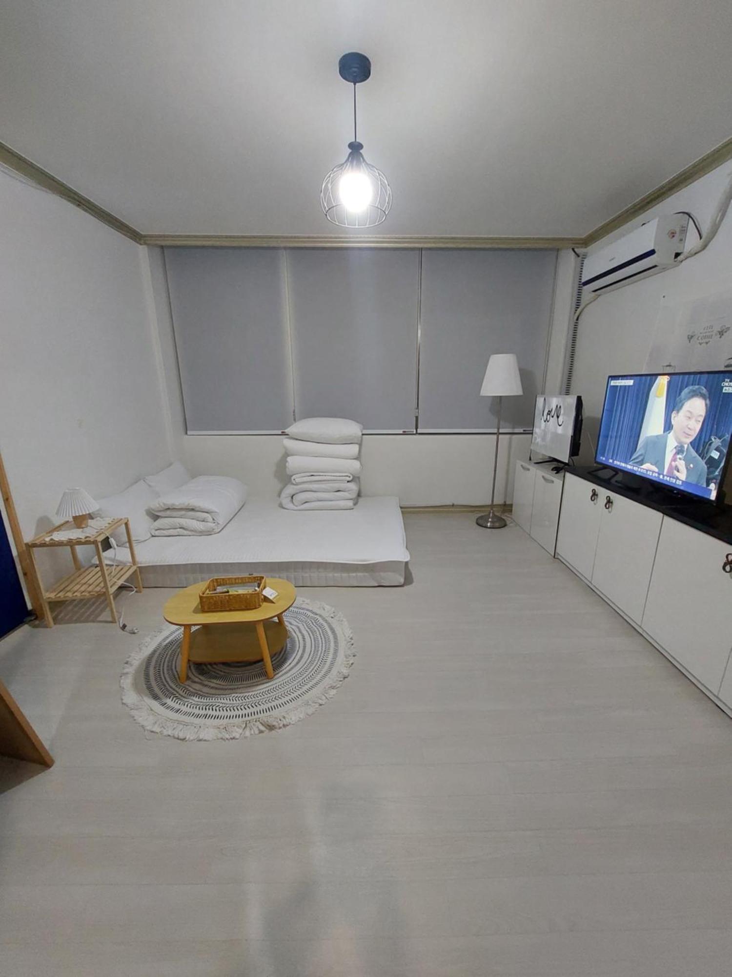Blau Guesthouse Кёнджу Экстерьер фото